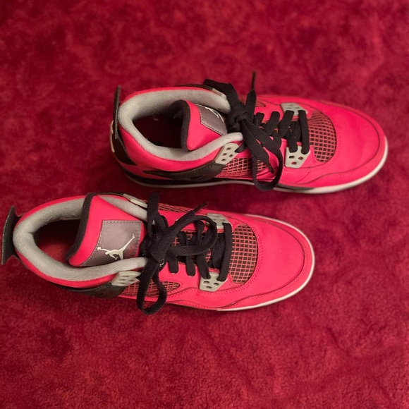 Jordan 4 Retro Toro Bravo Sneaker - Picture 2 of 6